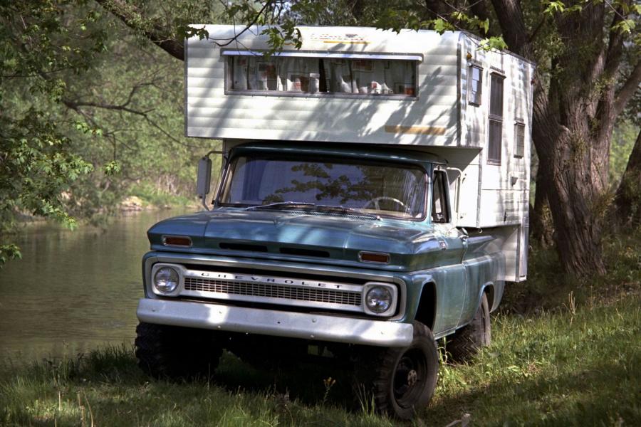  Chevrolet K20 Fleetside Pickup with Camper 1965 года  (фото 1 из 1)